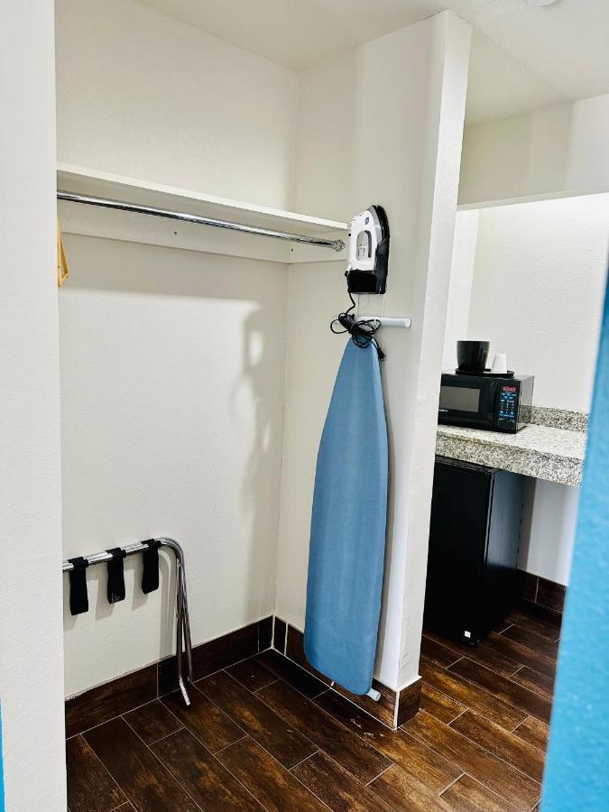 Lonestar Inn El Campo Екстериор снимка