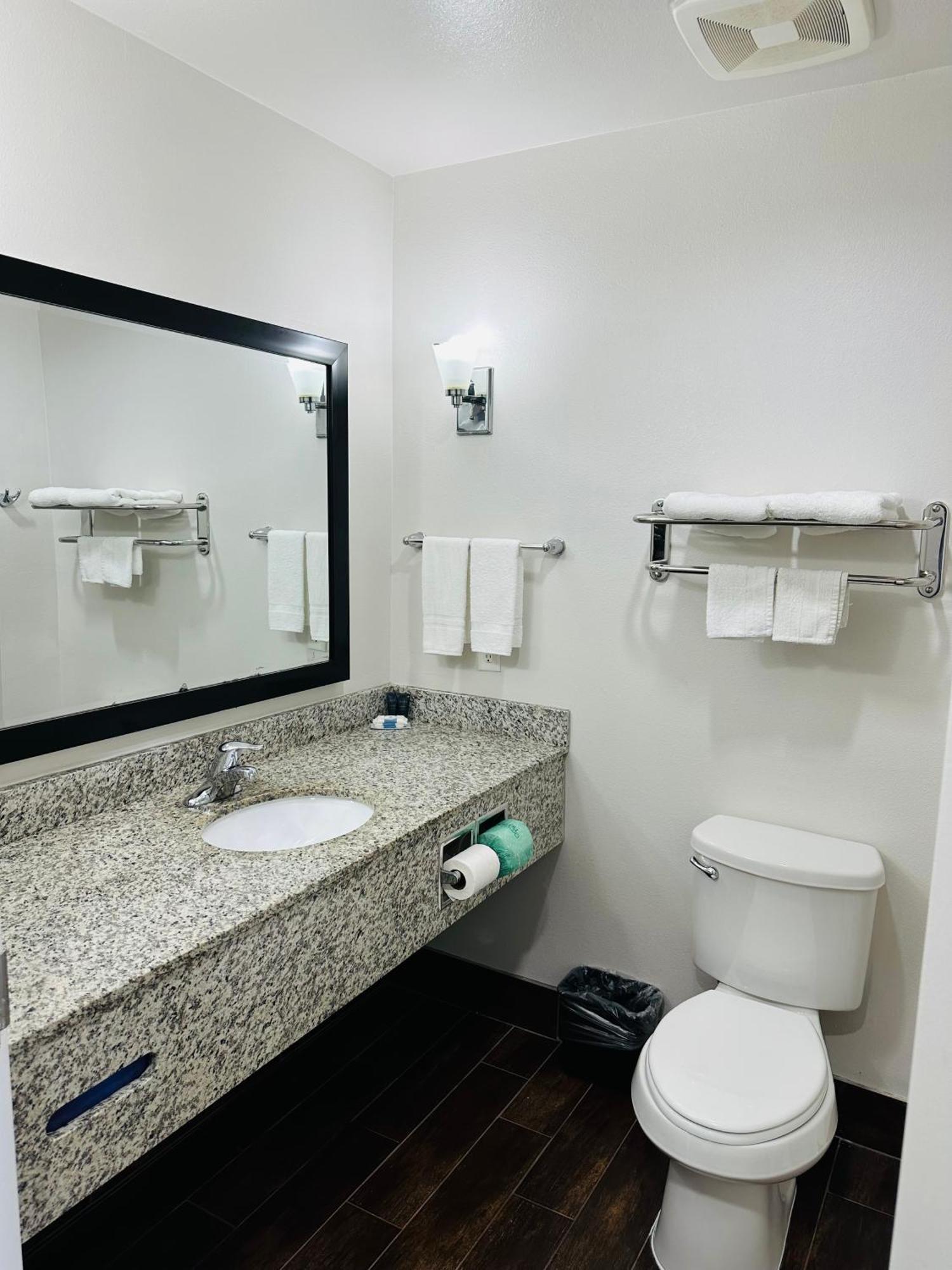 Lonestar Inn El Campo Екстериор снимка